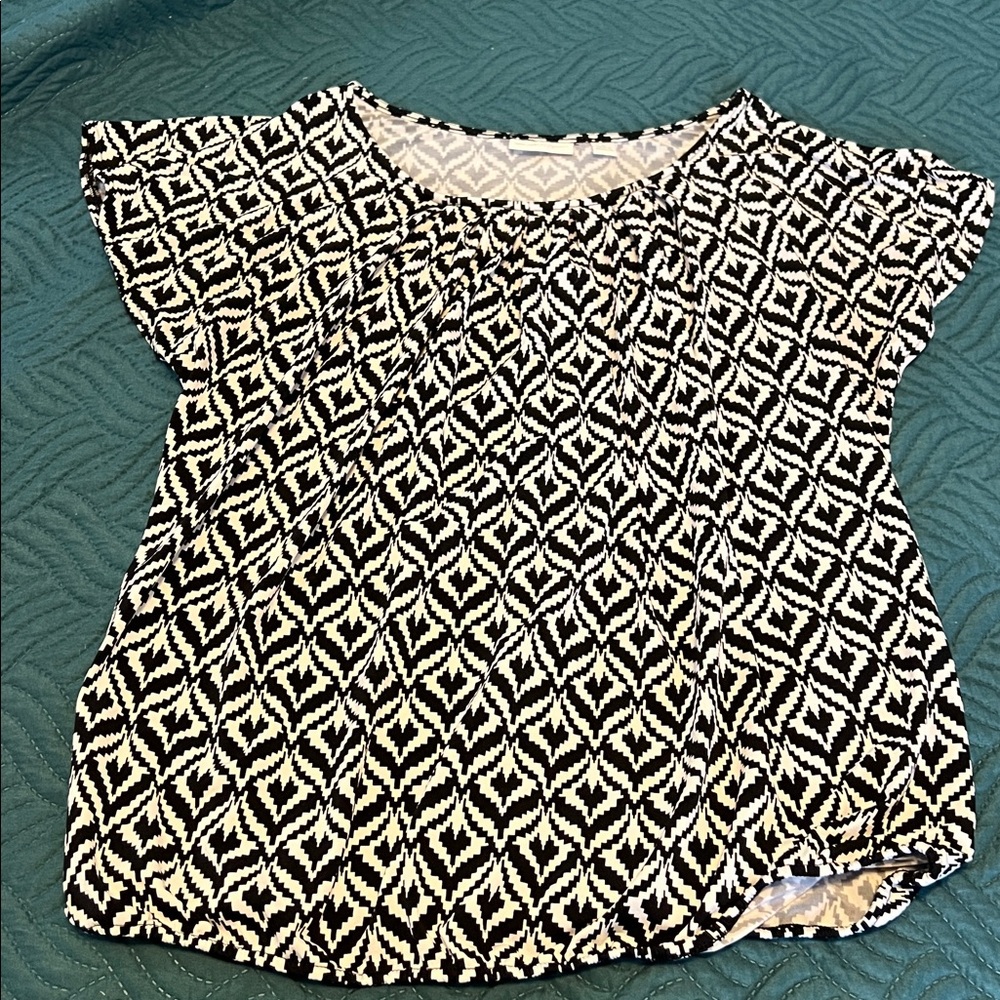 New York & Co. Medium Black and White Patterned Top
